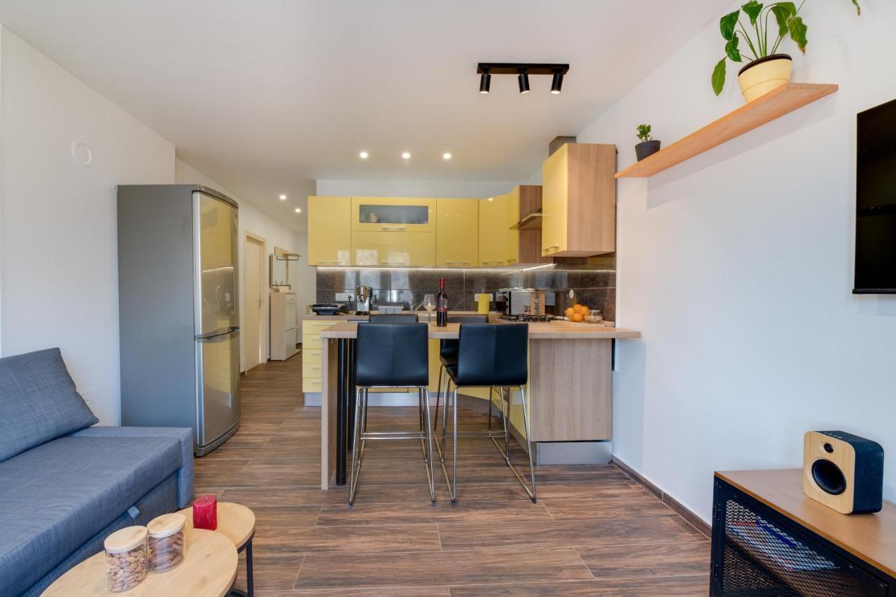 Apartment Niksa Pula Luaran gambar